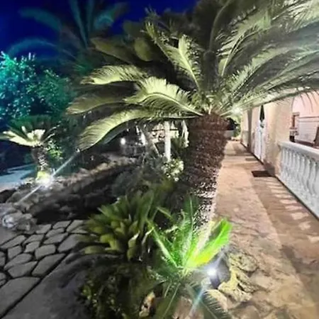 Iluminada Con Chimenea, Barbacoa Y Piscina Cerca Playa