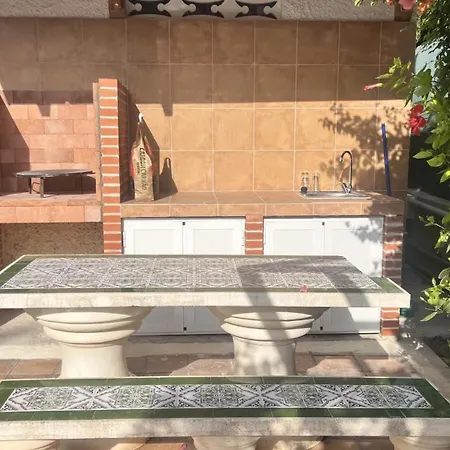 Villa Iluminada Con Chimenea, Barbacoa Y Piscina Cerca Playa *