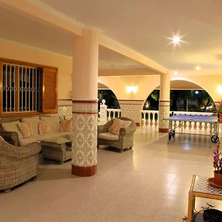 Villa Iluminada Con Chimenea, Barbacoa Y Piscina Cerca Playa *